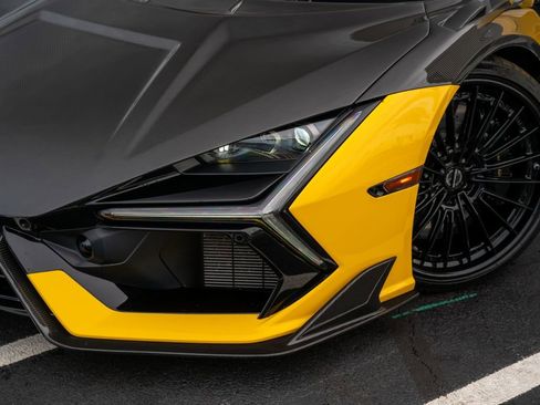 Used 2024 Lamborghini Revuelto AWD/4WD image 3