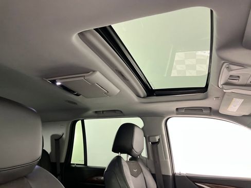 Used 2020 Cadillac Escalade Premium Luxury image 34
