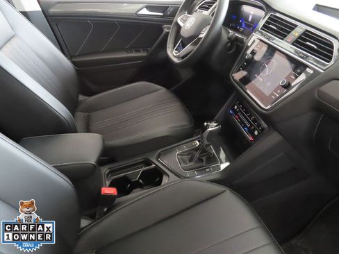 Used 2023 Volkswagen Tiguan SE w/ Panoramic Sunroof Package FWD image 27