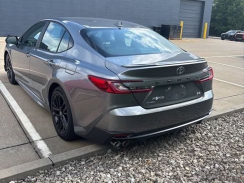 Used 2025 Toyota Camry SE FWD image 4