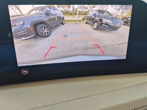 Used 2024 Cadillac XT4 Luxury w/ Cold Weather Package FWD image 13