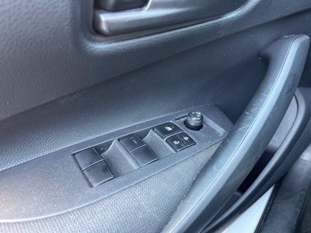 Used 2025 Toyota Corolla LE FWD image 31