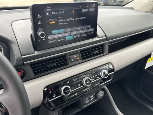 Used 2025 Honda Pilot Touring image 23