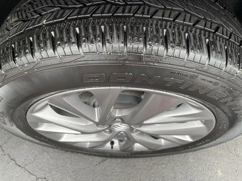 Used 2025 Buick Enclave Preferred AWD/4WD image 30