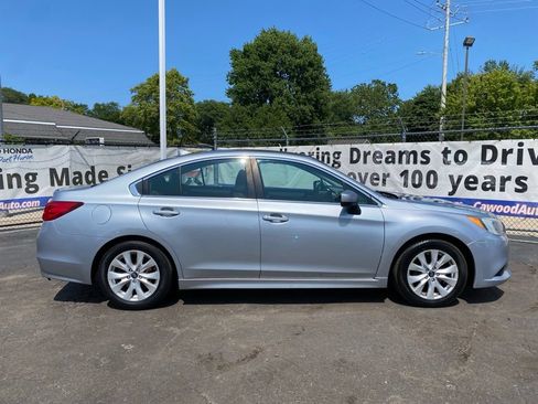 Used 2017 Subaru Legacy 2.5i Premium AWD/4WD image 2