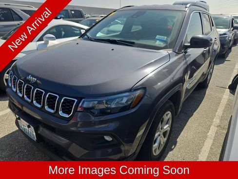 Used 2024 Jeep Compass Latitude AWD/4WD image 5