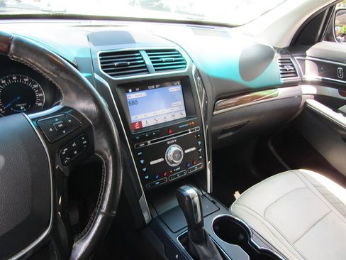 Used 2017 Ford Explorer Platinum AWD/4WD image 13