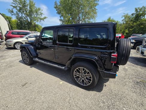 Used 2023 Jeep Wrangler Unlimited Sahara AWD/4WD image 4
