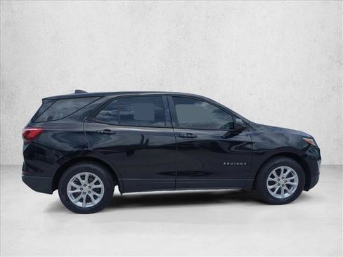 Used 2018 Chevrolet Equinox LS w/ LPO, Cargo Package FWD image 4