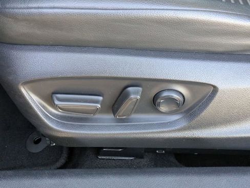 Used 2022 Toyota Camry SE image 19