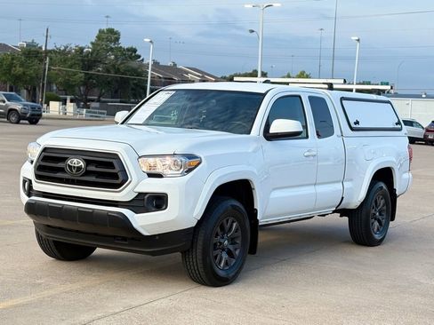 Used 2022 Toyota Tacoma SR5 AWD/4WD image 7