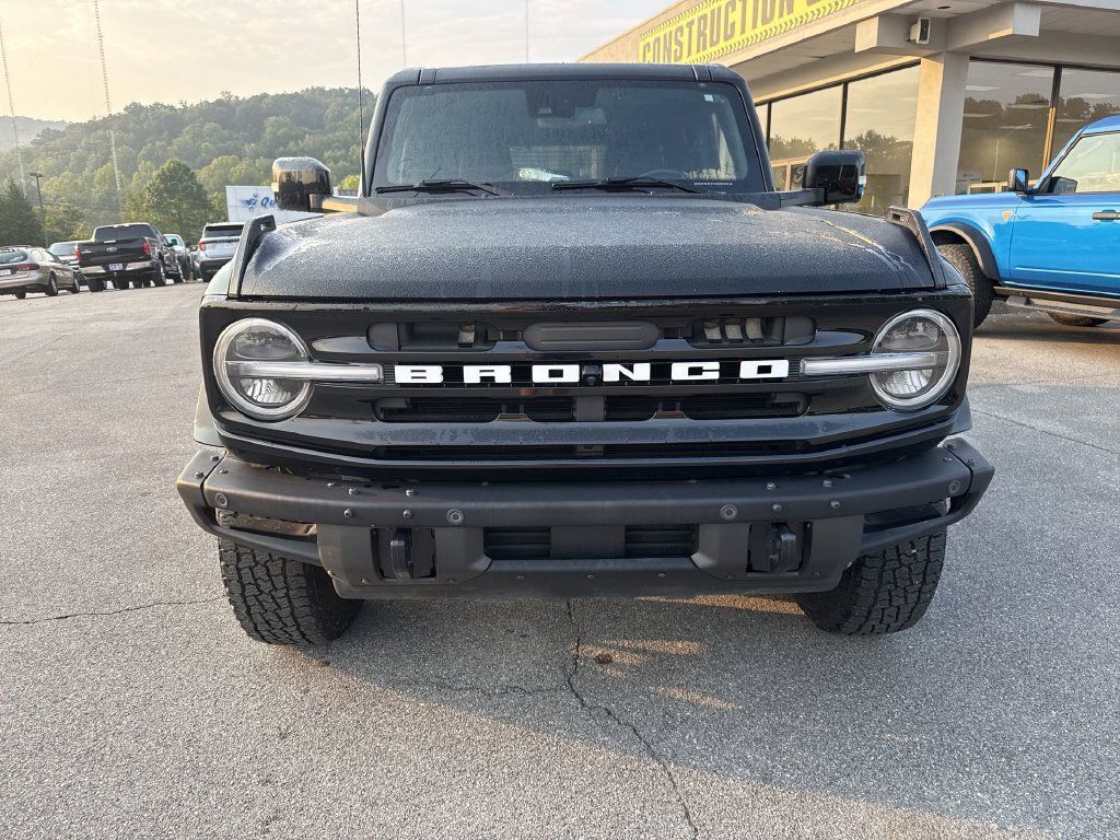 Used 2024 Ford Bronco Outer Banks AWD/4WD image 2