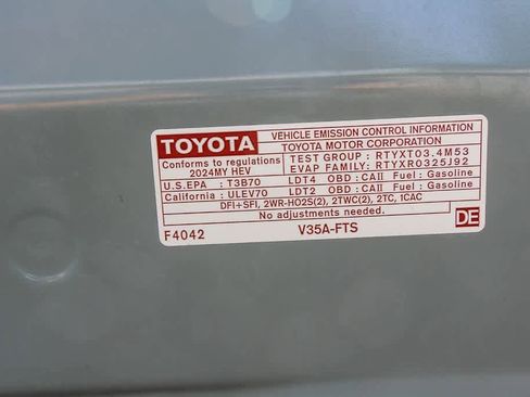 Used 2024 Toyota Tundra Platinum AWD/4WD image 28