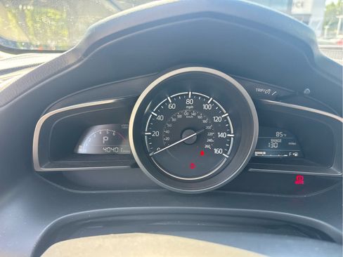 Used 2018 MAZDA MAZDA3 Touring FWD image 6