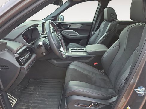 Used 2025 Acura MDX A-Spec image 9