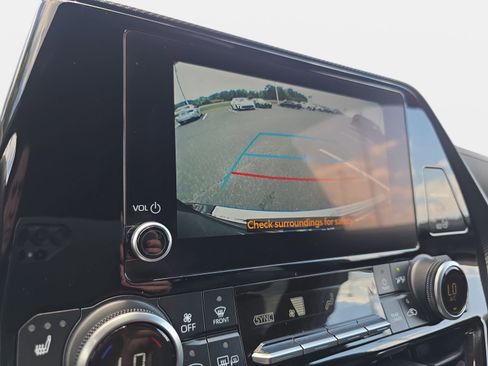 Used 2023 Toyota Highlander XSE FWD image 24