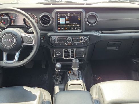 Used 2018 Jeep Wrangler Unlimited Sahara image 14