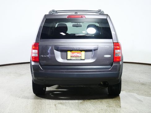 Used 2016 Jeep Patriot Latitude AWD/4WD image 6