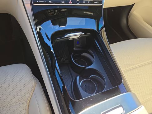 Used 2025 Mercedes-Benz GLC 300 4MATIC image 22