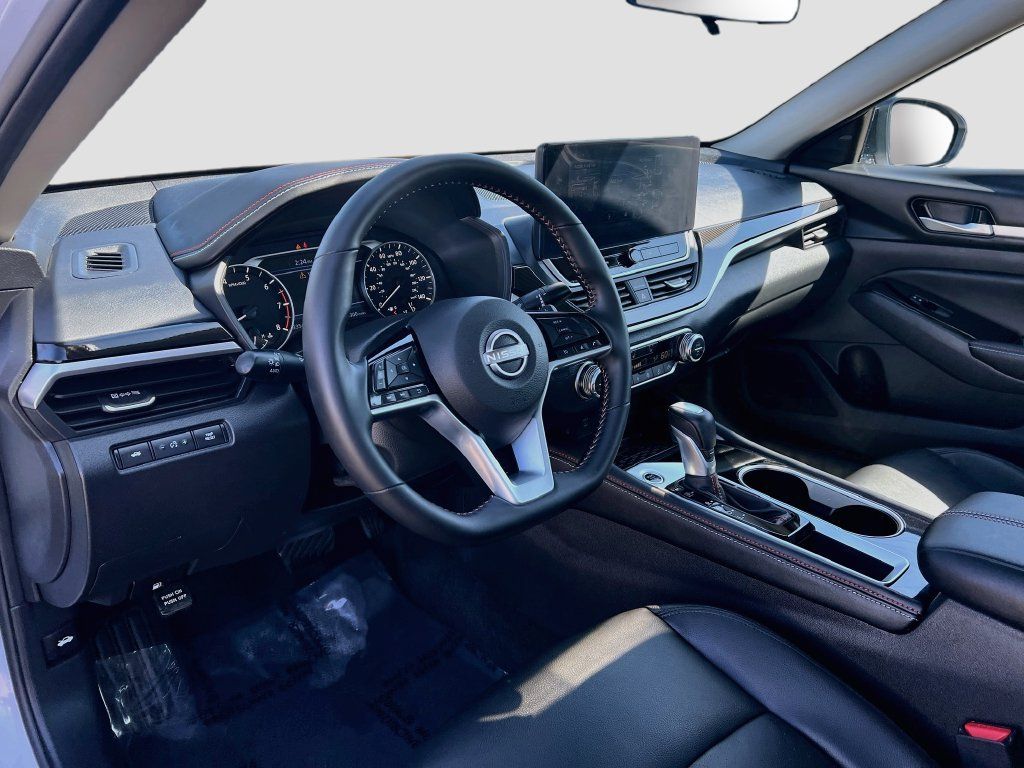 Used 2025 Nissan Altima 2.5 SR w/ SR Premium Package FWD image 9