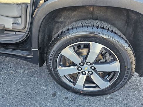 Used 2020 Chevrolet Traverse LT w/ LT Premium Package FWD image 12