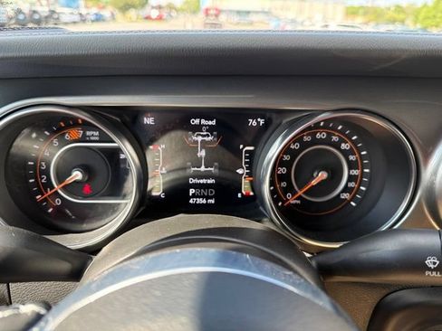 Used 2022 Jeep Wrangler Unlimited Sahara w/ Cold Weather Group AWD/4WD image 19