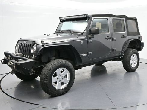 Used 2017 Jeep Wrangler Unlimited Rubicon w/ Connectivity Group AWD/4WD image 3