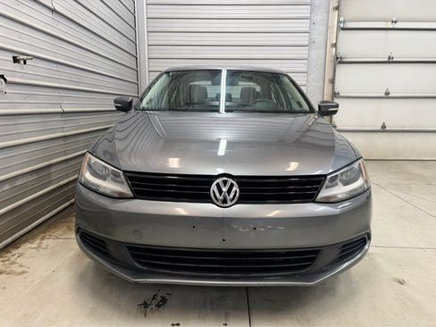 Used 2012 Volkswagen Jetta TDI FWD image 2