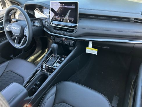 New 2026 Jeep Compass Latitude image 9