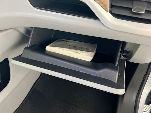 Used 2021 GMC Terrain SLE w/ Driver Convenience Package image 36