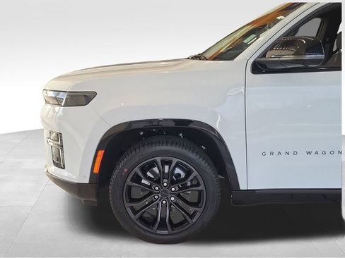 New 2026 Jeep Grand Wagoneer Summit w/ Premium Group III image 9