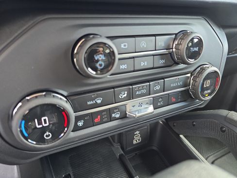 New 2026 Ford Bronco Badlands AWD/4WD image 23