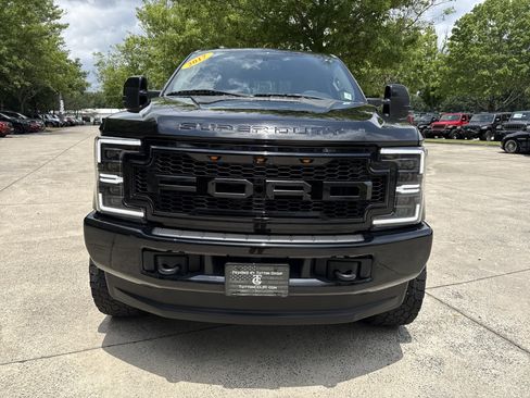 Used 2017 Ford F250 Lariat w/ Lariat Value Package AWD/4WD image 2