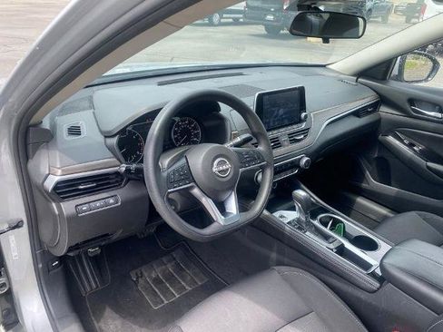 Used 2023 Nissan Altima 2.5 SV FWD image 12
