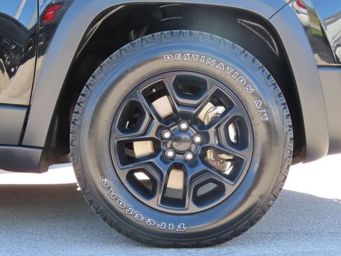 Used 2021 Jeep Cherokee Trailhawk w/ Trailer Tow Group AWD/4WD image 17