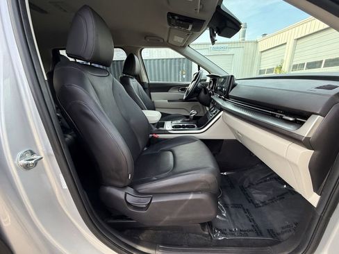 Used 2022 Kia Carnival LX image 26