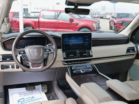 Used 2022 Lincoln Navigator L Reserve image 2