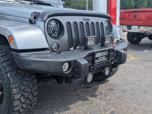 Used 2018 Jeep Wrangler Unlimited Sport AWD/4WD image 11