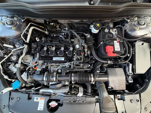 Used 2018 Honda Accord Sport image 9
