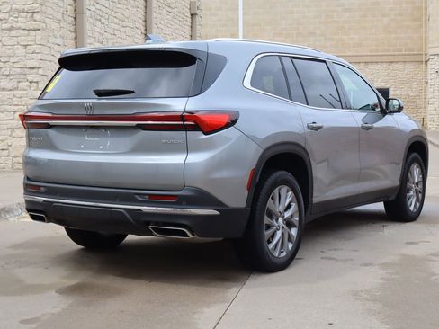 Used 2025 Buick Enclave Preferred FWD image 3