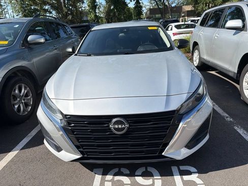 Used 2024 Nissan Altima 2.5 S FWD image 2