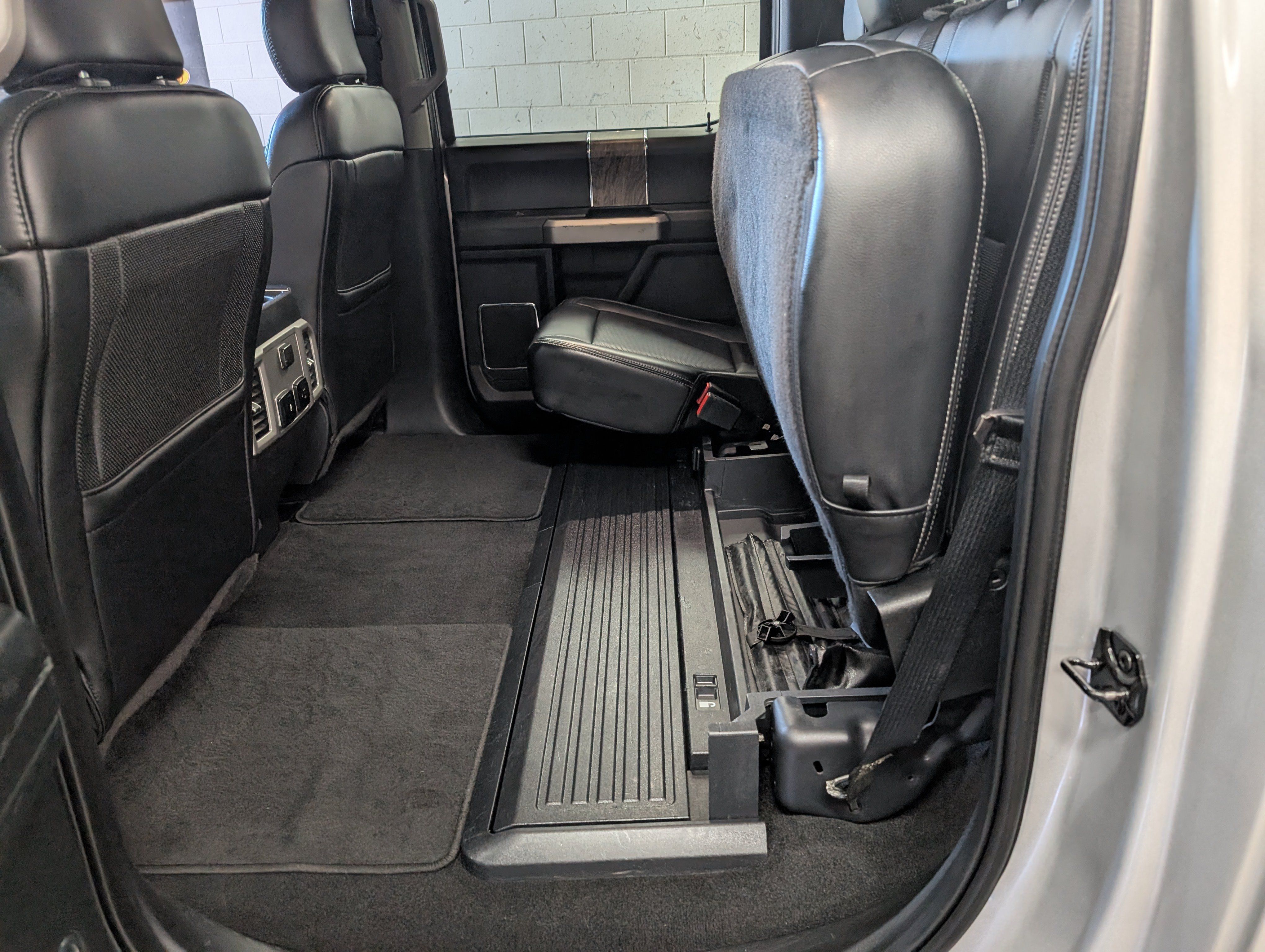 Used 2019 Ford F350 Lariat AWD/4WD image 8