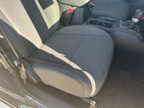 Used 2025 Jeep Gladiator Sport image 12