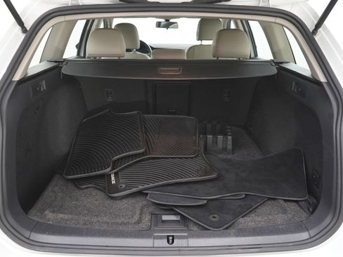 Used 2017 Volkswagen Golf Alltrack SE image 9