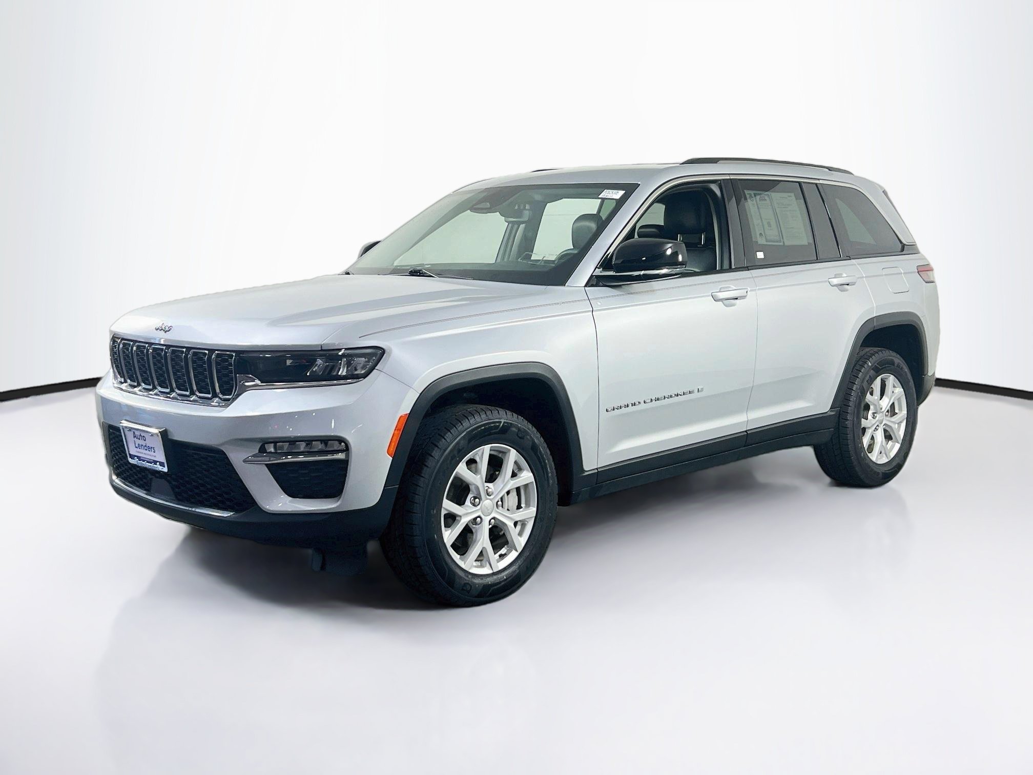 Used 2023 Jeep Grand Cherokee Limited AWD/4WD image 1
