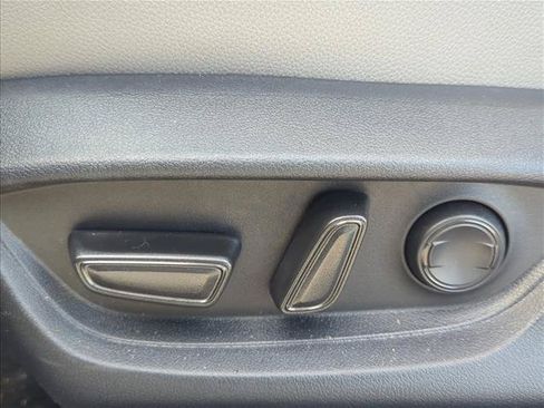 Used 2025 Toyota Camry SE FWD image 10