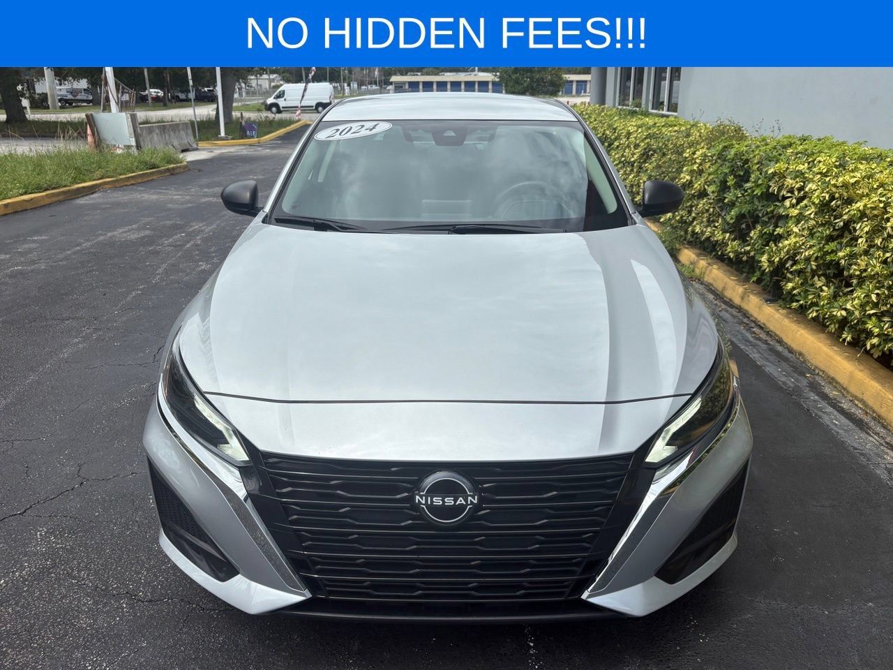Used 2024 Nissan Altima 2.5 SV FWD image 3