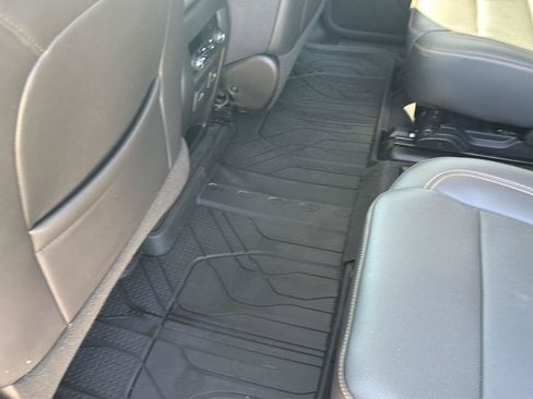 Used 2021 Chevrolet Traverse Premier AWD/4WD image 24
