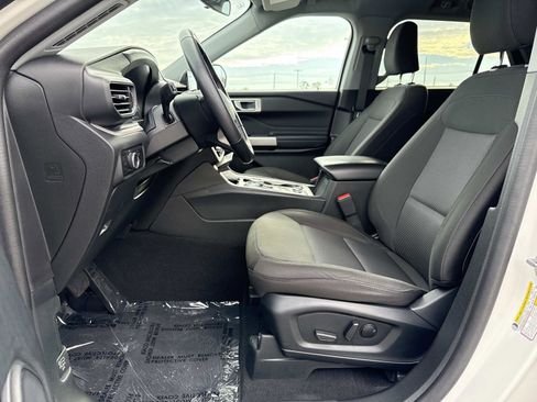 Used 2023 Ford Explorer XLT image 25