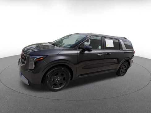 Used 2026 Kia Carnival FWD image 6